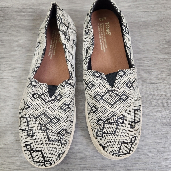 TOMS White and Black Shoes 9.5 Diamond Jacquard Aztec Weave Print - Picture 13 of 15